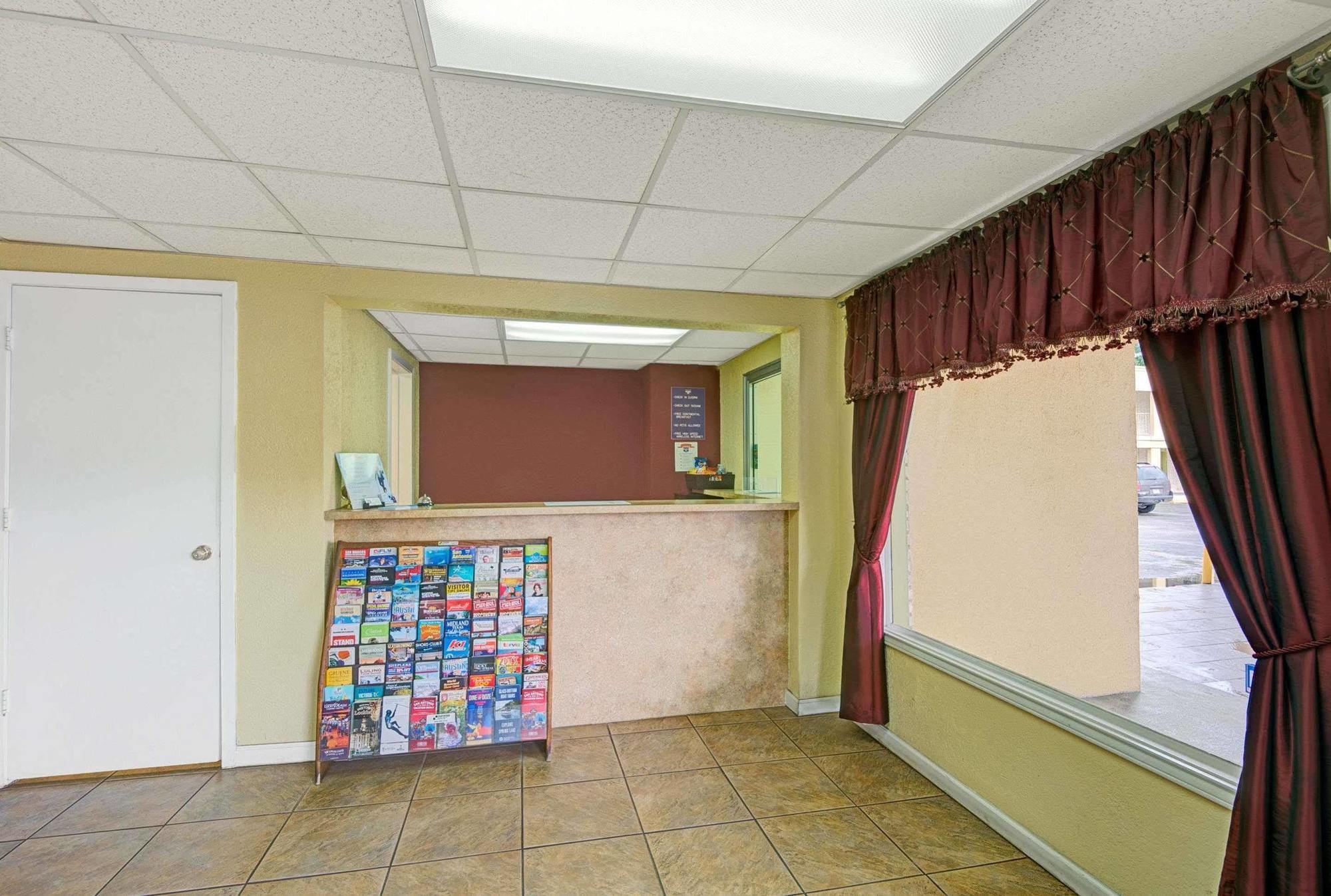 White Rock Inn San Marcos Bagian luar foto